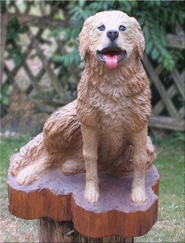Hund golden retriever motorsge kettensgenkunst holz schnitzen jochen adam holzwerker geschnitzt  chainsaw carving