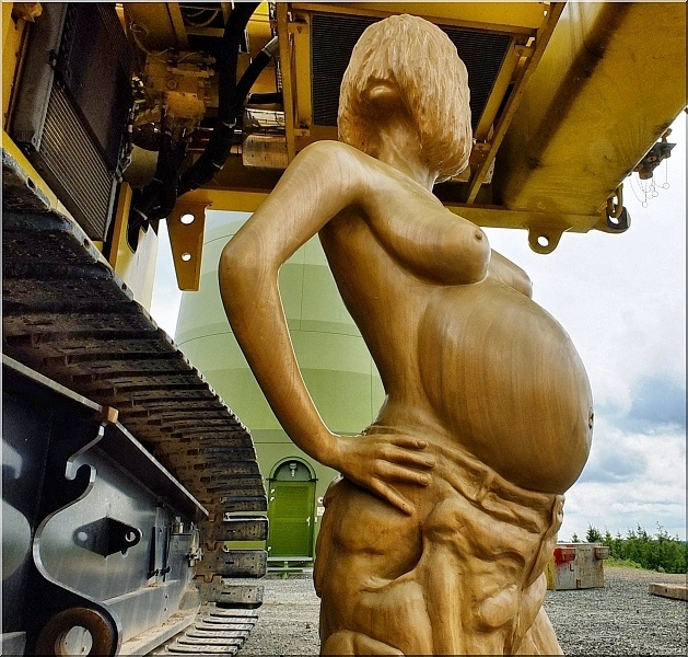 pregnant chainsaw carving  schwanger mit motorsge geschnitzt  holz schnitzen motorsge kettensge holzwerker