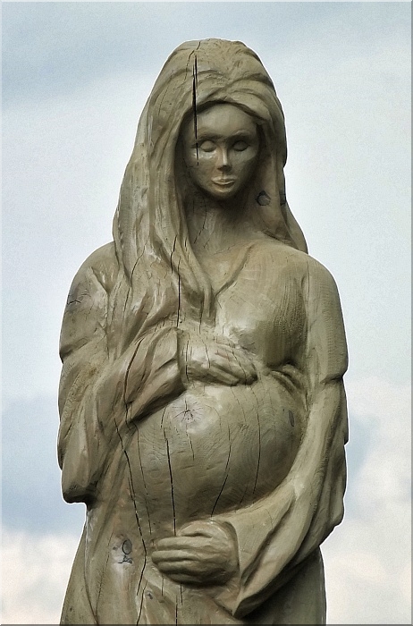 sculptur frau women geburt birth skulpturen holz schnitzen motorsge kettensge  leben tod holzwerker