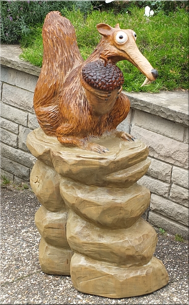 säbelzahneichhörnchen holz schnitzen motorsäge kettensäge holzwerker carving
