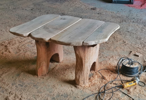 gartentisch holz eiche motorsge garten schnitzen motorsgeschnitzen holzwerker