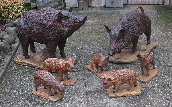 wildschwein liegende bache keiler holz schnitzen motors�ge kettens�ge 