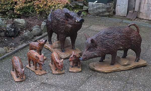 wildschwein liegende bache keiler holz schnitzen motors�ge kettens�ge 